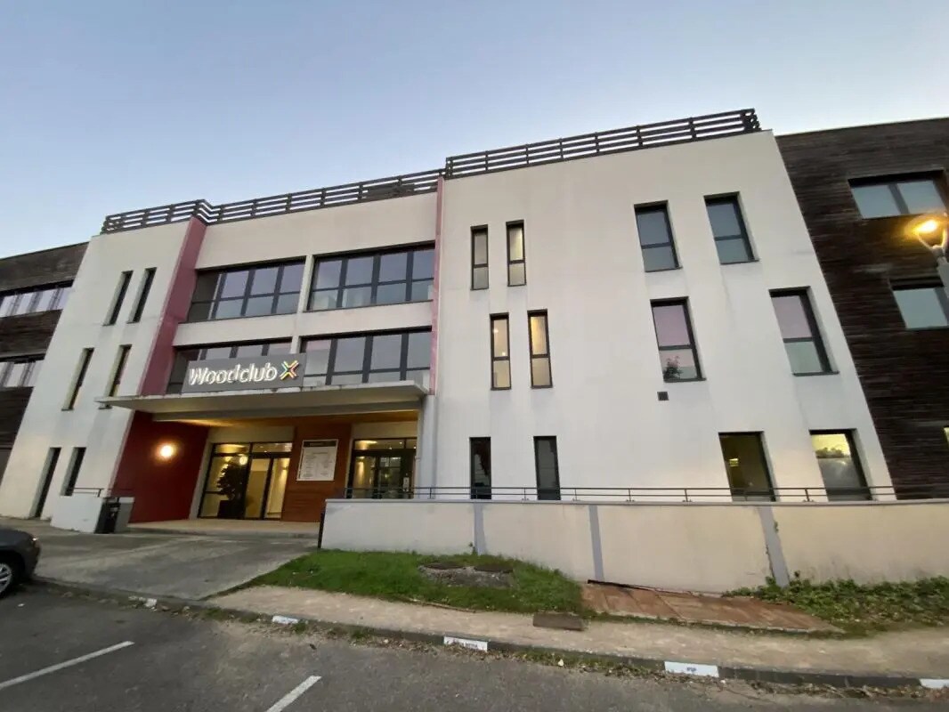 Office in Saint-Priest to rent Building Photo- Image 1 of 6