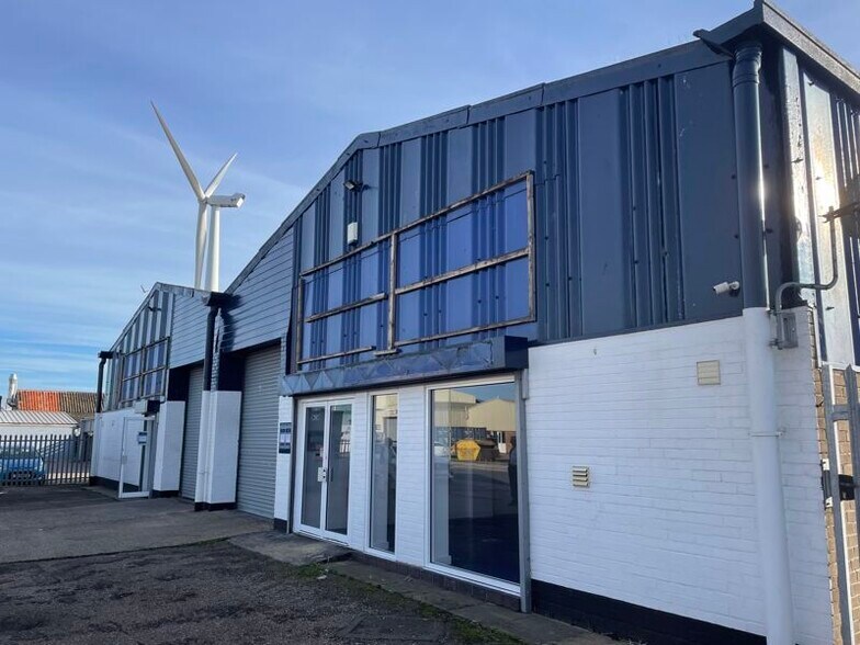 5-6 Newcombe Rd, Lowestoft for sale - Building Photo - Image 1 of 1