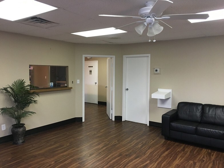 3636 University Blvd, Jacksonville 32216 UK