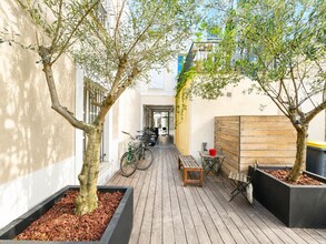 Co-working Space in Paris to rent Lobby- Image 2 of 13