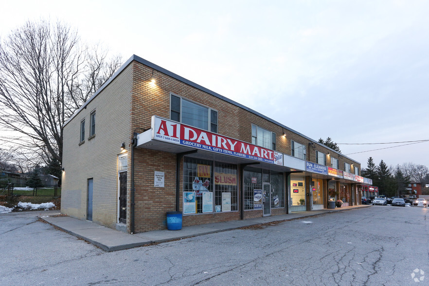 706-718 Scarlett Rd, Toronto, ON for rent - Building Photo - Image 3 of 4