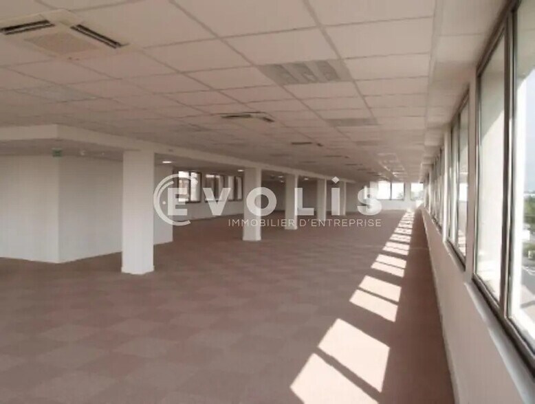 Office in Rungis to rent - Building Photo - Image 3 of 4