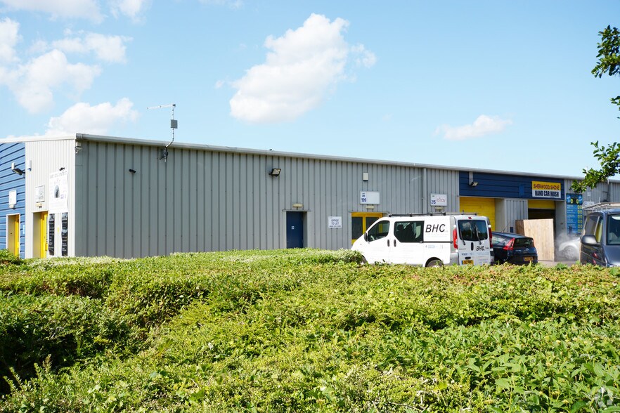 Boughton Industrial Est, Boughton for sale - Building Photo - Image 3 of 6