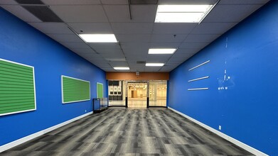 341-351 Three Rivers Dr, Kelso, WA to rent Interior Photo- Image 2 of 7