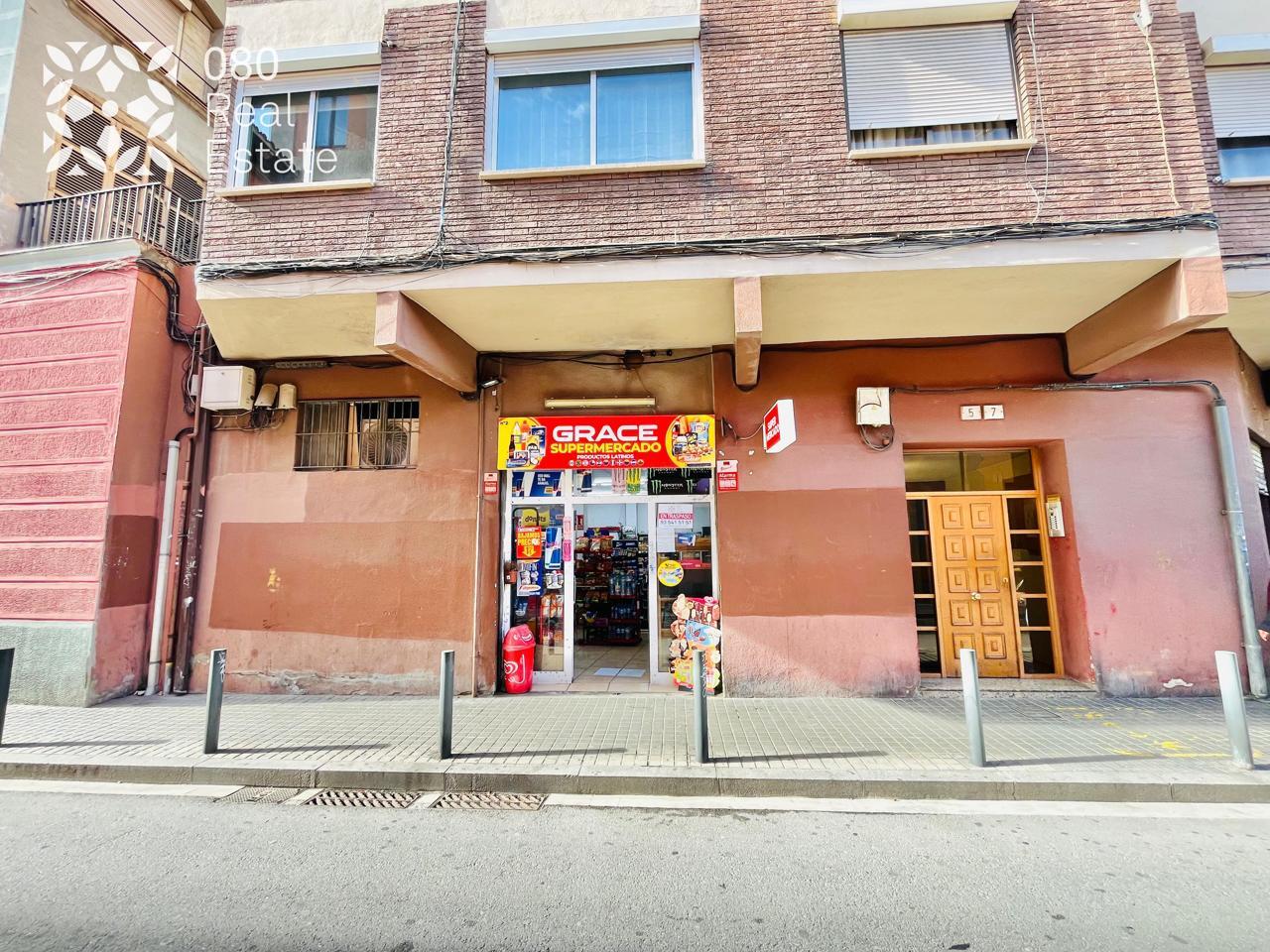 Retail in L'Hospitalet de Llobregat, Barcelona to rent Primary Photo- Image 1 of 3