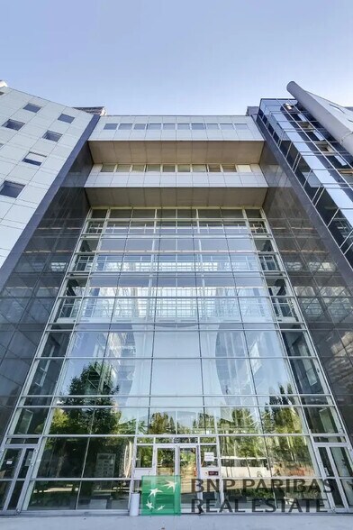 Office in Cergy to rent - Building Photo - Image 3 of 28