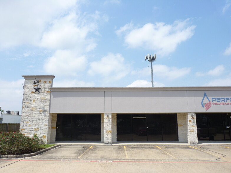 8525 Jackrabbit Rd, Houston, TX for rent - Building Photo - Image 1 of 4