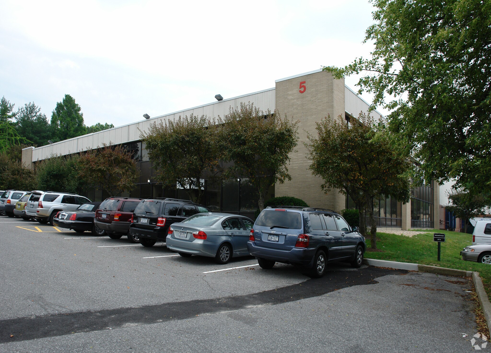 5 Skyline Dr, Hawthorne, NY to rent Primary Photo- Image 1 of 7