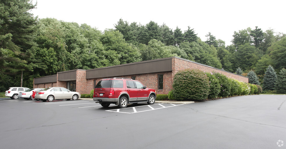 1745 Route 9, Clifton Park, NY for rent - Primary Photo - Image 1 of 4