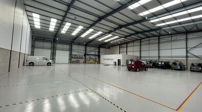 160 Bidder St, London to rent Interior Photo- Image 2 of 3