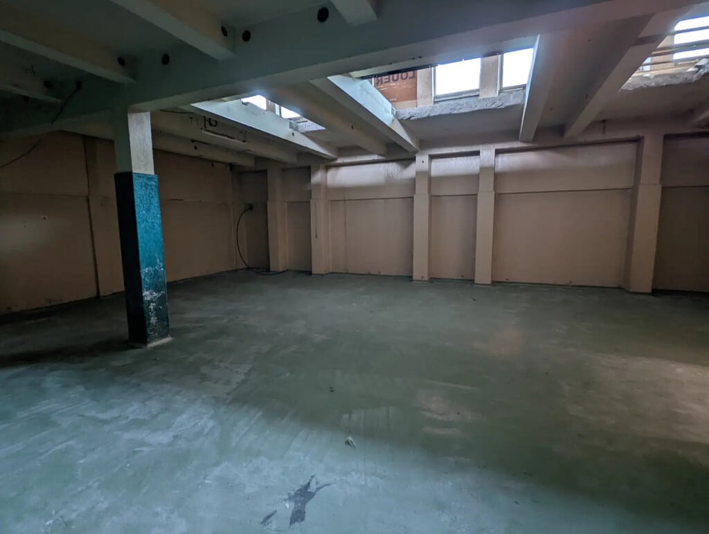 Location Entrepôt 310 m² - Photo 1