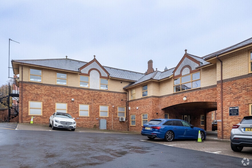 38 Lichfield Rd, Sutton Coldfield to rent - Building Photo - Image 2 of 12