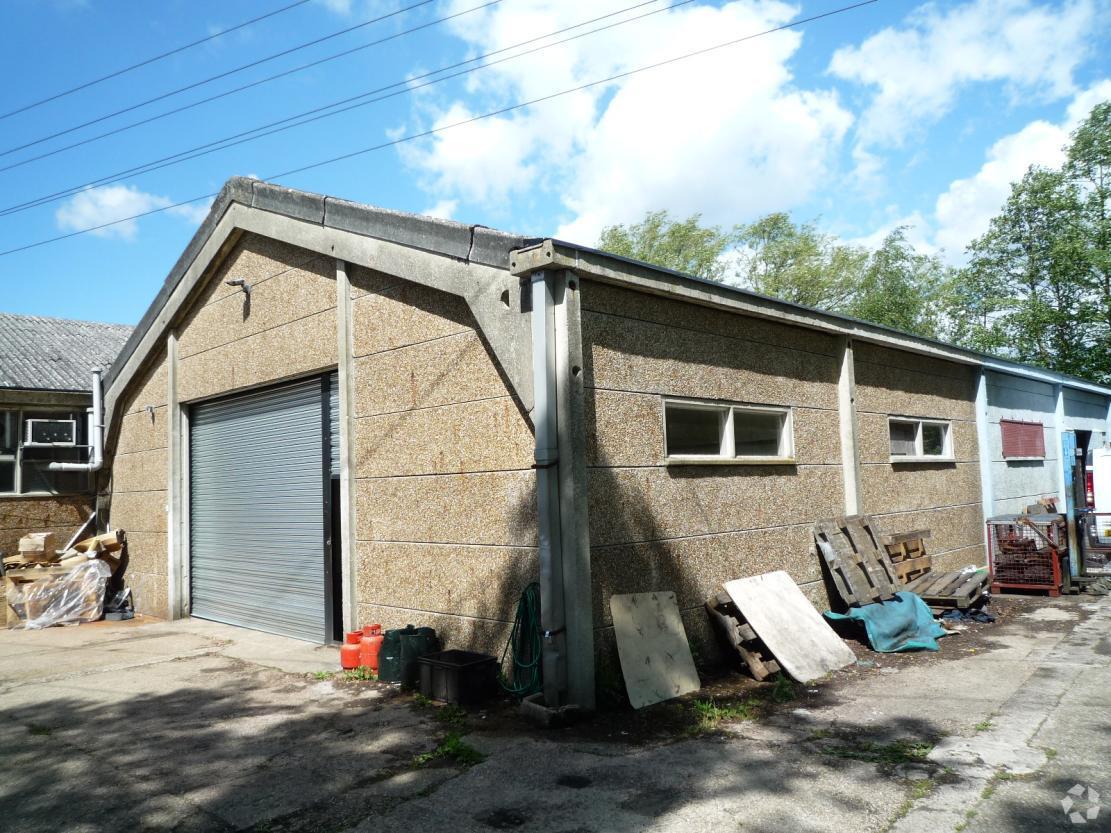 103 Lower Weybourne Ln, Badshot Lea for sale Primary Photo- Image 1 of 1