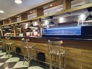 Retail in Madrid, Madrid to rent Interior Photo- Image 2 of 4