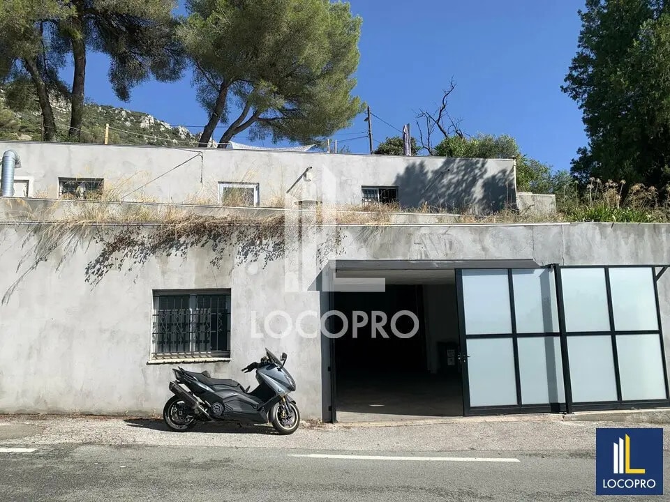 Location Local d'activités 850 m² - Photo 1