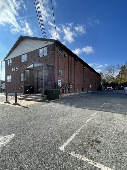 145 Commack Rd, Commack, NY for rent - Building Photo - Image 1 of 7