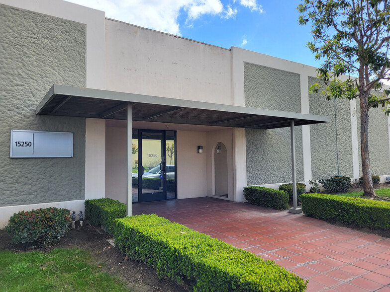 15220-15250 Texaco Ave, Paramount, CA for rent - Primary Photo - Image 1 of 14