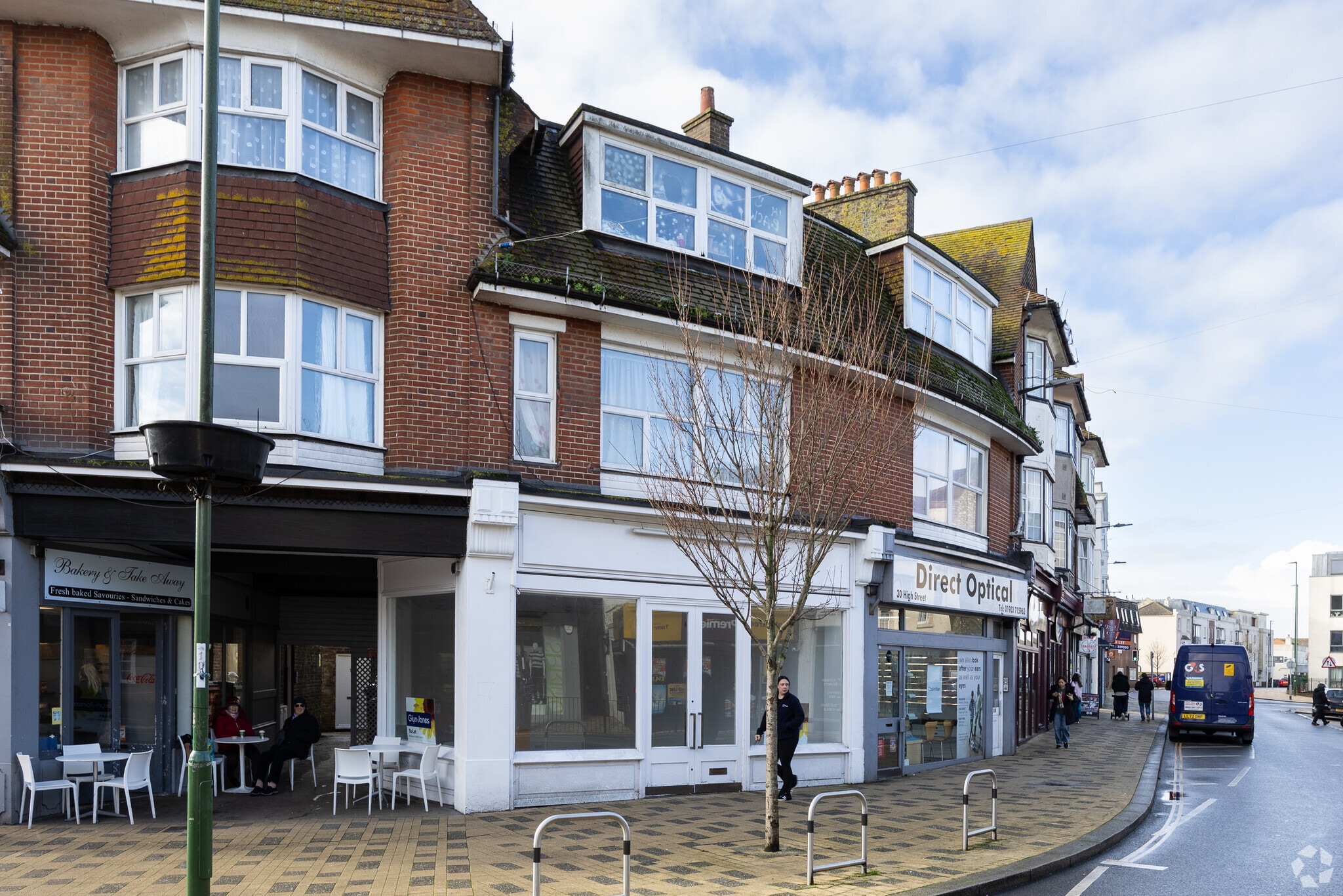 32 High St, Littlehampton to rent Primary Photo- Image 1 of 3