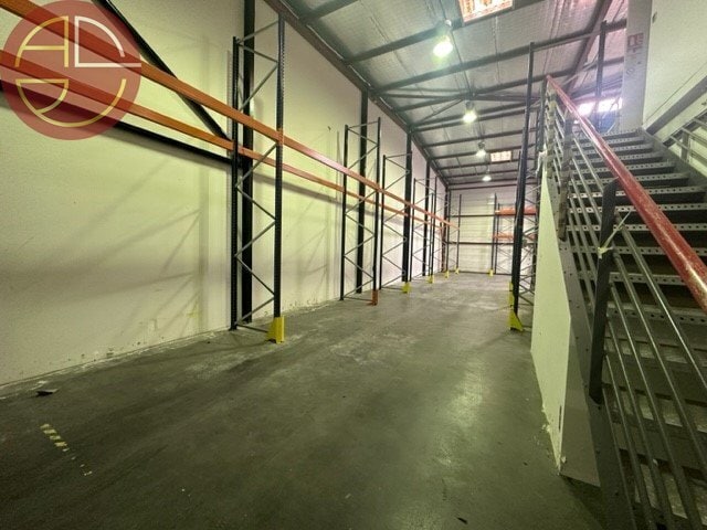 Industrial in Toulouse to rent - Interior Photo - Image 3 of 9