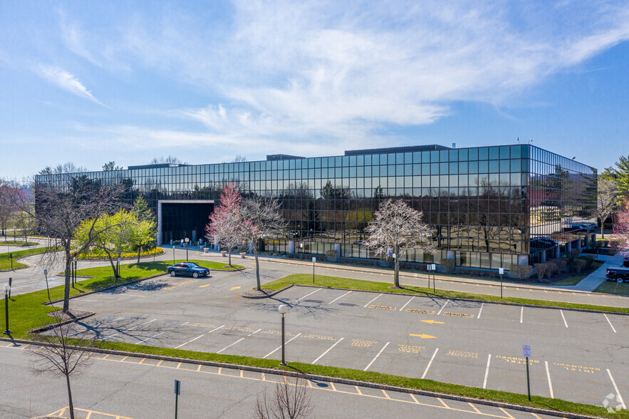 3 Sylvan Way, Parsippany, NJ for rent - Building Photo - Image 3 of 9