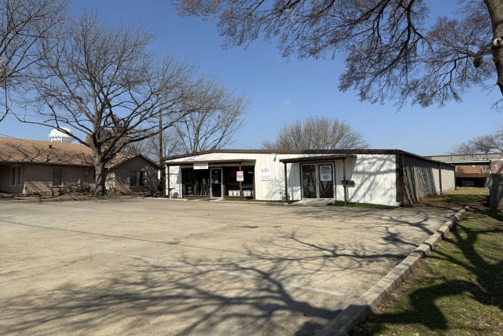 203 E Worth St, Grapevine, TX to rent Building Photo- Image 1 of 2