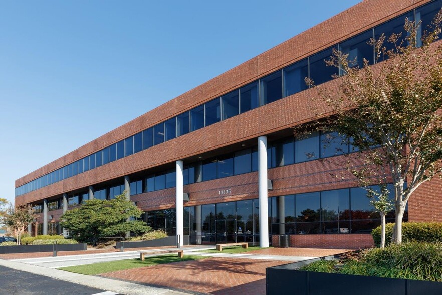 13135 Lee Jackson Memorial Hwy, Fairfax, VA to rent - Building Photo - Image 2 of 16