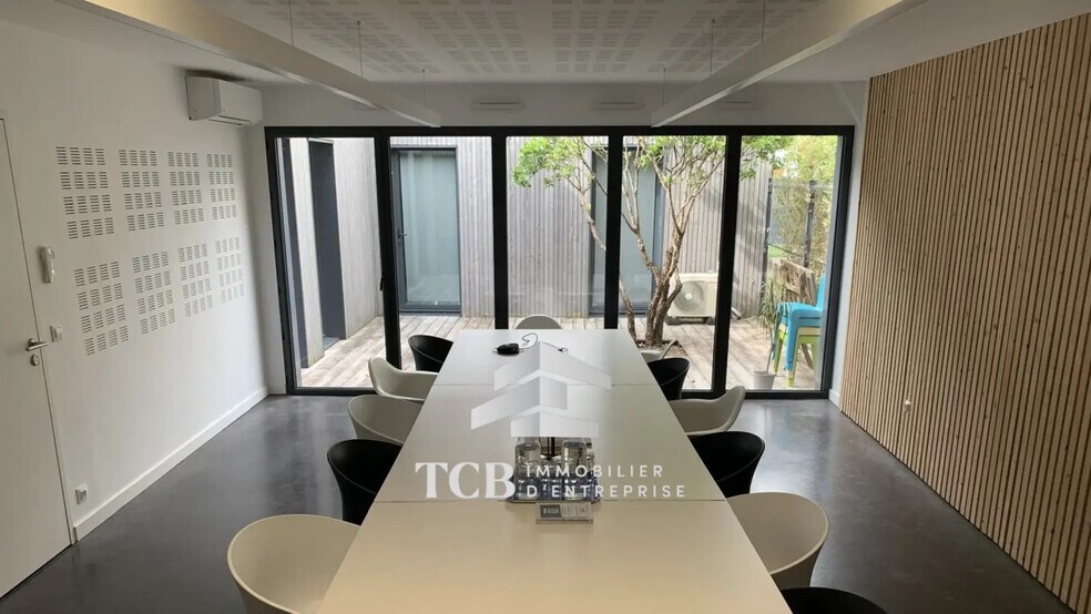 Office in Treillières to rent - Interior Photo - Image 1 of 6