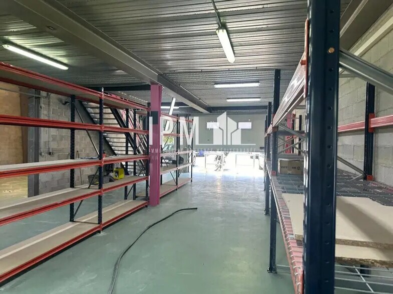 Light Industrial in La Ciotat to rent - Interior Photo - Image 3 of 6