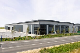 Cecil Pashley Way, Shoreham By Sea to rent Building Photo- Image 1 of 2