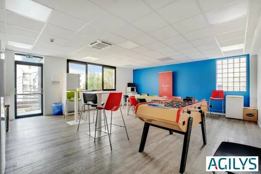 Office in Gentilly to rent - Interior Photo - Image 2 of 8