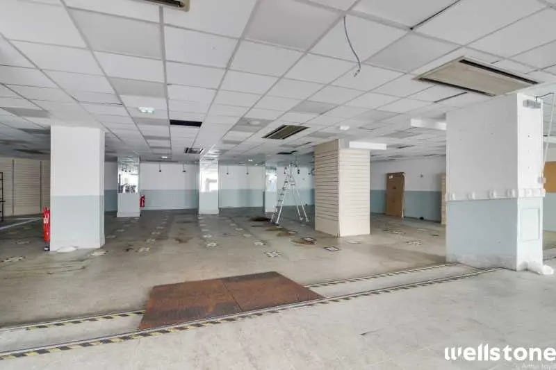 Office / Retail in Paris to rent - Interior Photo - Image 3 of 8