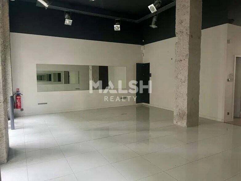 Retail in Lyon to rent - Interior Photo - Image 2 of 8