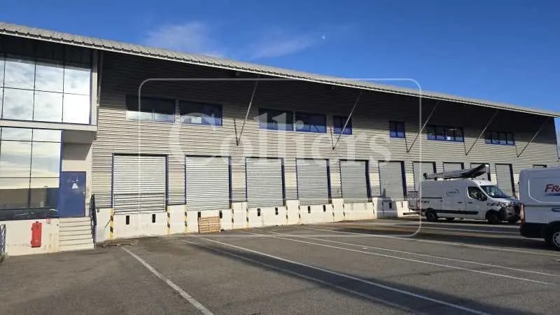 Light Industrial in Aix-en-Provence to rent - Building Photo - Image 1 of 5