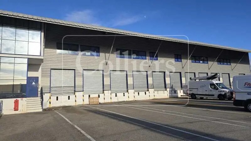 Light Industrial in Aix-en-Provence to rent Building Photo- Image 1 of 6