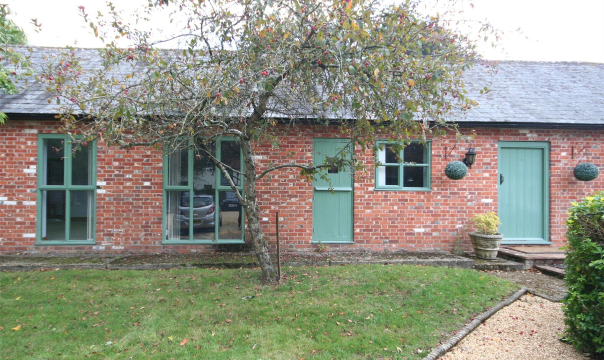 2 Clarendon Ct, Stockbridge to rent Building Photo- Image 1 of 7