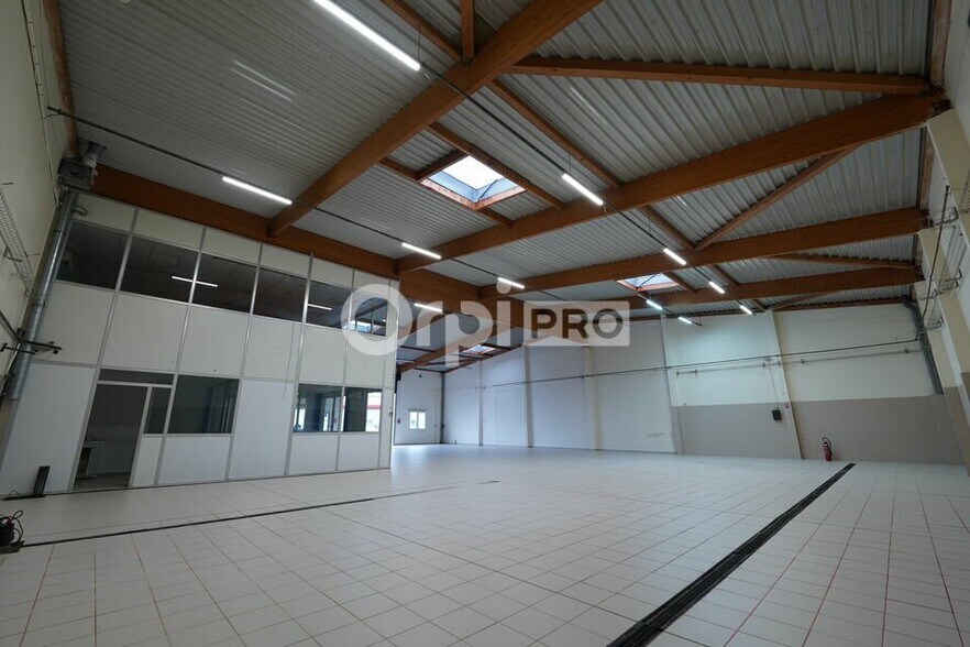 31 Rue Wilson, Décines-Charpieu to rent - Interior Photo - Image 2 of 23