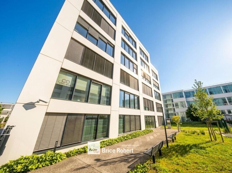 Office in Vaulx-en-Velin to rent - Building Photo - Image 1 of 7