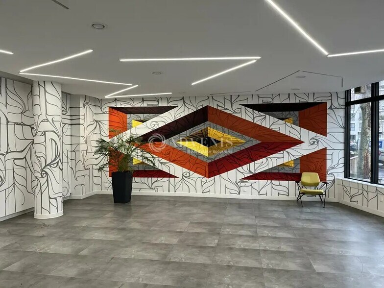 Office in Montrouge to rent - Interior Photo - Image 2 of 7