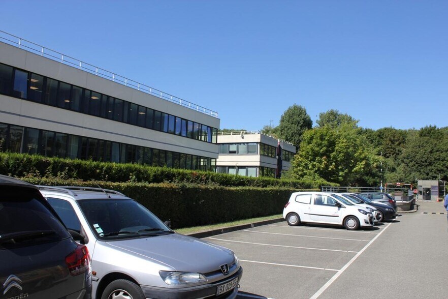 Office in Vélizy-Villacoublay to rent - Building Photo - Image 2 of 6