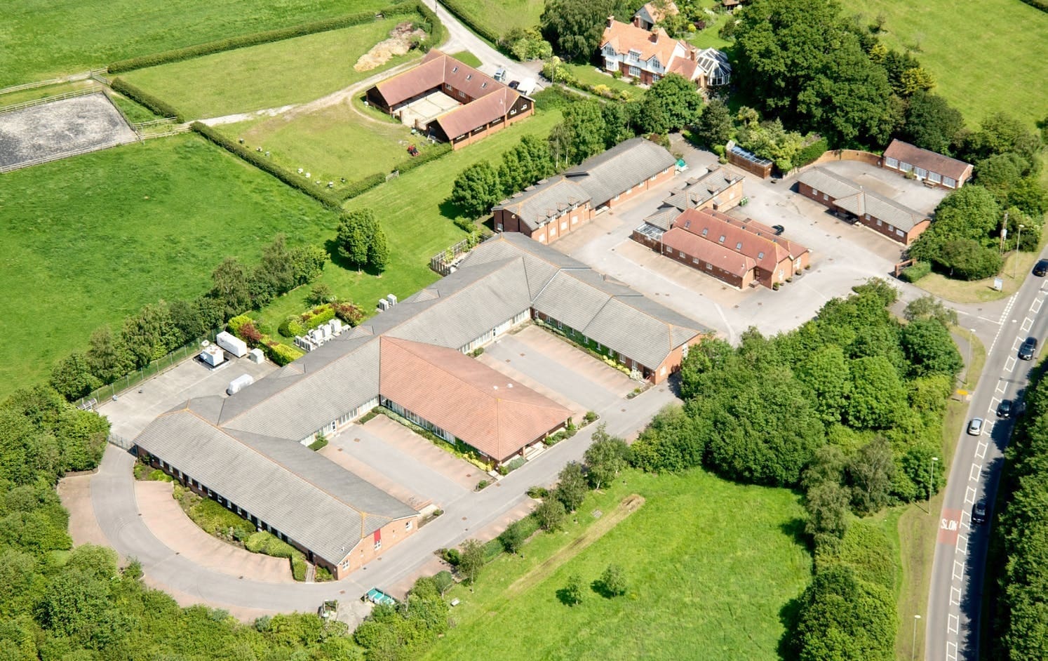 Hedge End, Southampton to rent Building Photo- Image 1 of 12