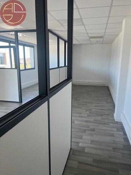 Industrial in Toulouse to rent - Interior Photo - Image 1 of 9
