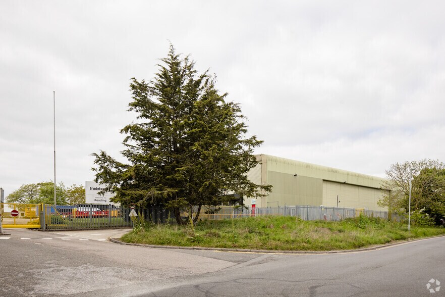 Visku 74, Gilette Way, Reading for sale - Primary Photo - Image 1 of 1