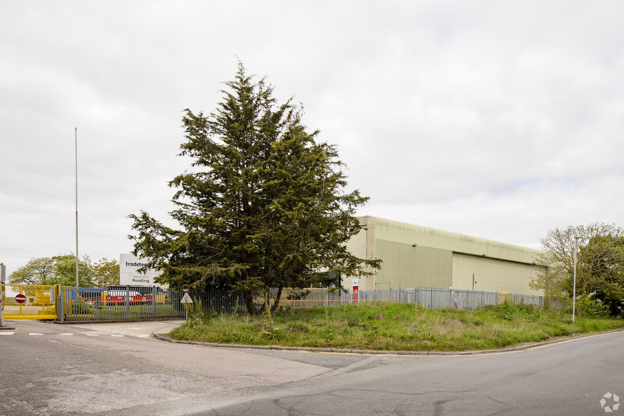 Visku 74, Gilette Way, Reading for sale Primary Photo- Image 1 of 1