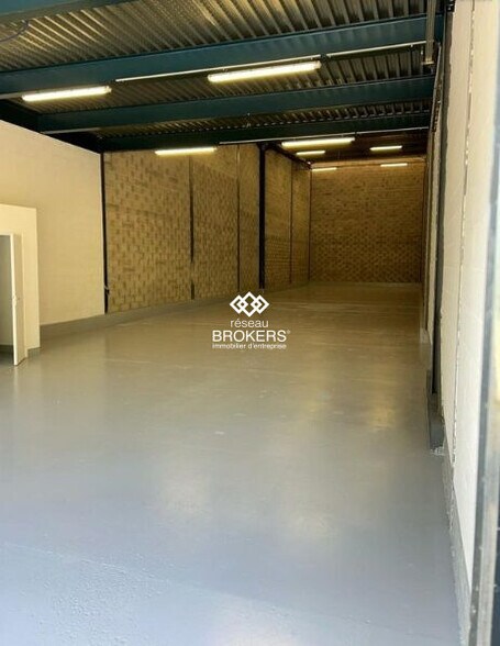 Industrial in Noisy Le Grand to rent - Interior Photo - Image 1 of 4