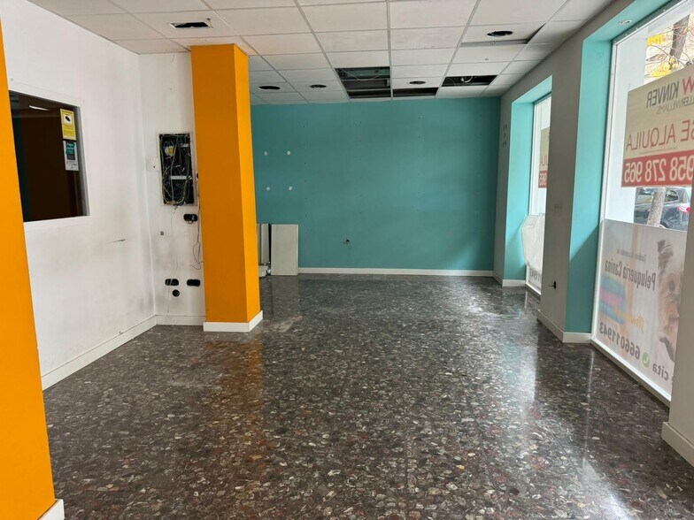 Retail in Granada, Granada to rent - Interior Photo - Image 3 of 12