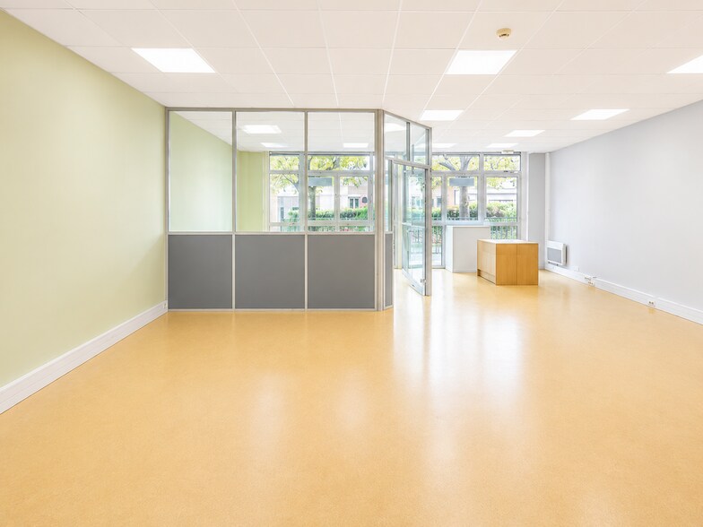 Rue Rivay, Levallois-Perret for sale - Building Photo - Image 2 of 6