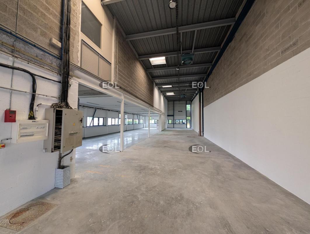Light Industrial in Fresnes to rent Interior Photo- Image 1 of 3
