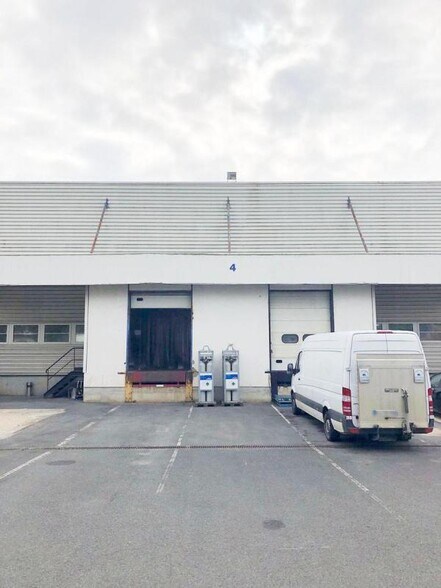 Industrial in Villeron to rent - Building Photo - Image 1 of 5