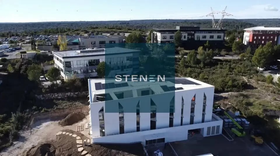 Location Bureaux 93 m² - Photo 1