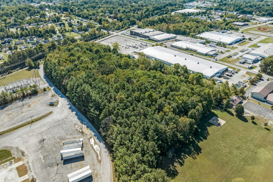 1980 Bowser, Cookeville, TN for sale - Building Photo - Image 1 of 1